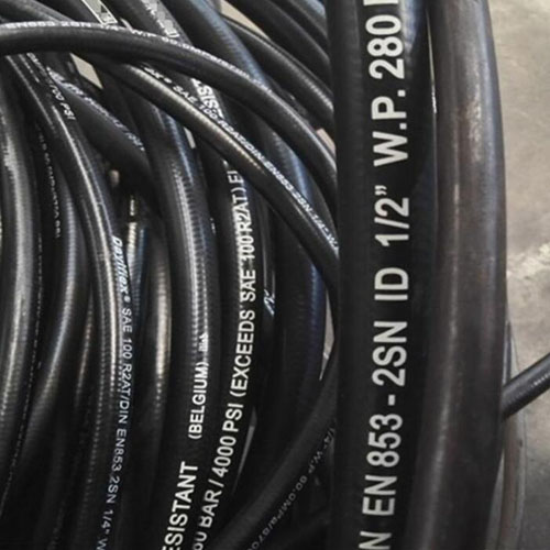 Embossed branding hydraulic hose with smooth surface